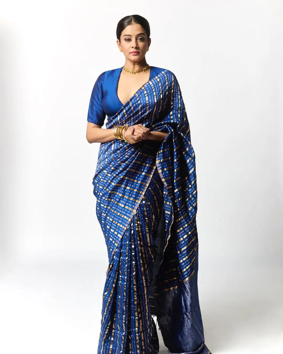 PRIYAMANI IN SOUTH INDIAN TRADITIONAL BLUE SAREE BLOUSE 5